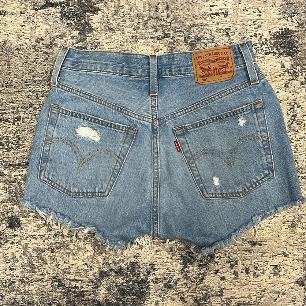 Levi’s 501 Jean Shorts - Picture 2 of 6
